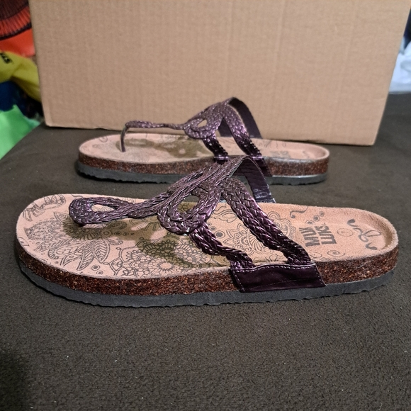 Muk Luks Women's Sandals - Picture 3 of 11